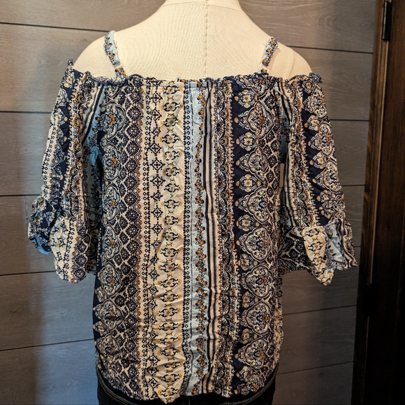 Women's Blouse - Picture 3 of 4